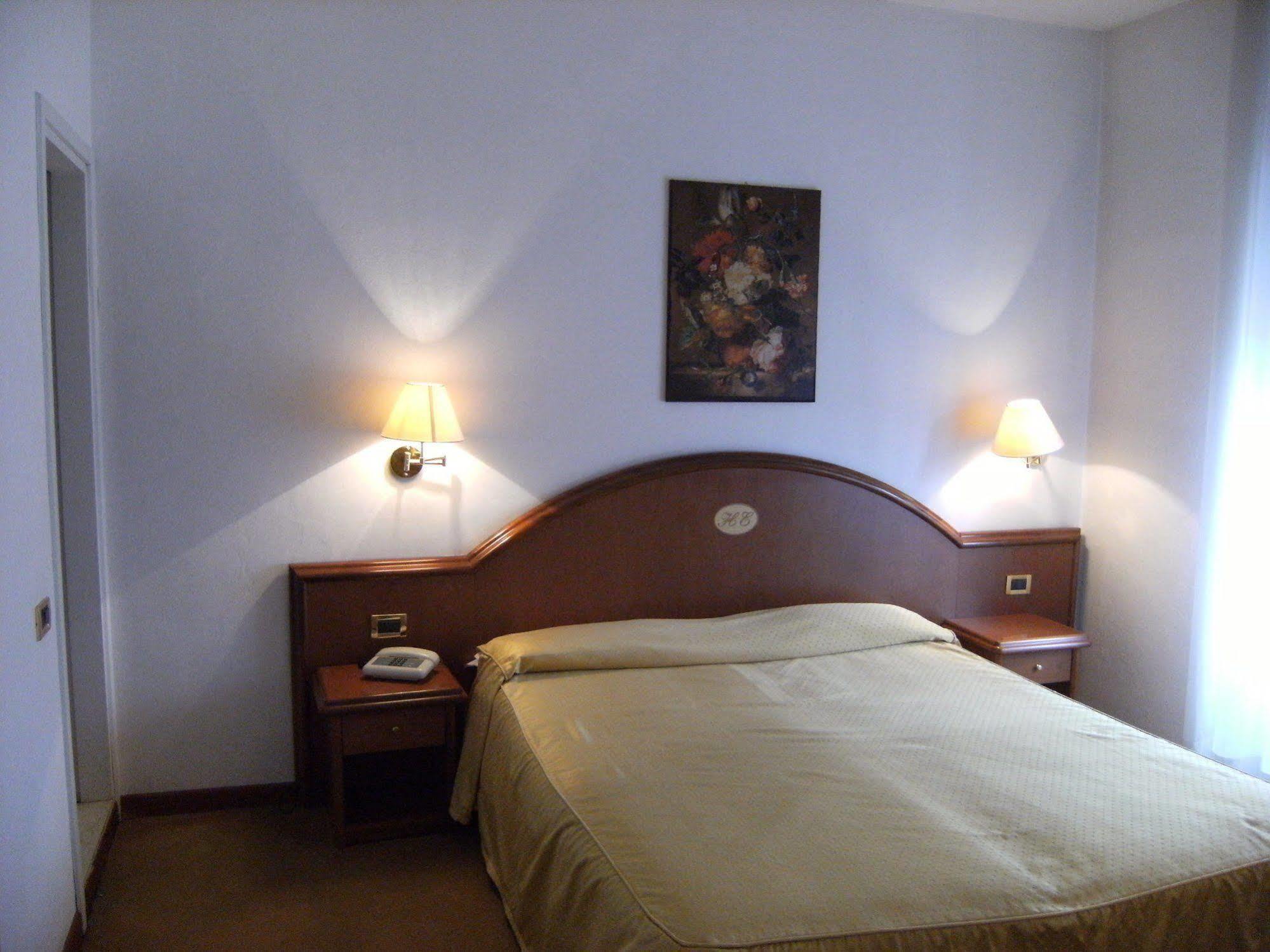Hotel Europa Udine Kültér fotó